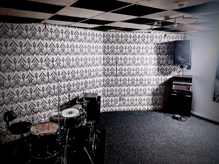 rock-and-roll-circus-leeds-studio - cafe wha (1)