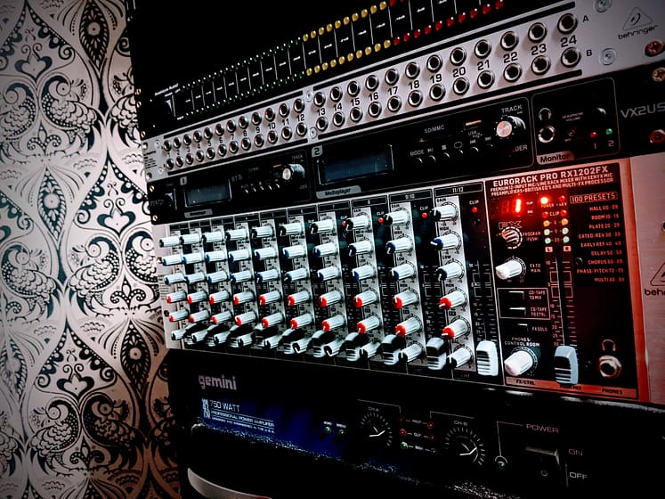 rock-and-roll-circus-leeds-studio - cafe wha (3)